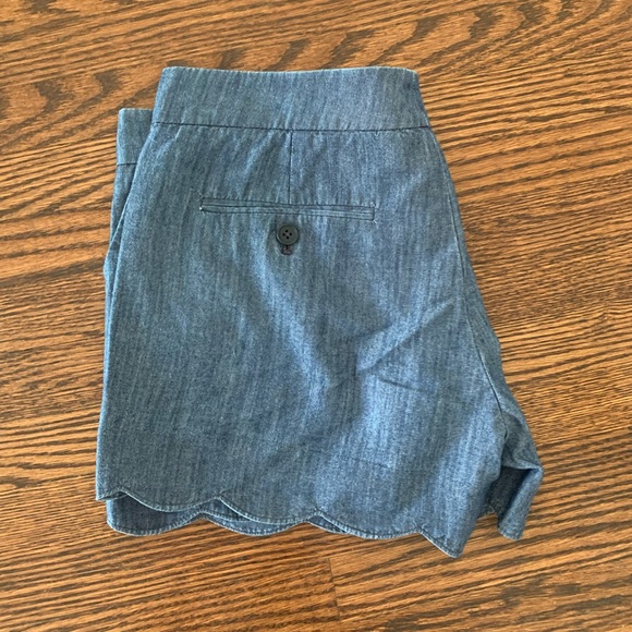 DENIM COLOURED SCALLOP EDGE SHORTS - Picture 2 of 8